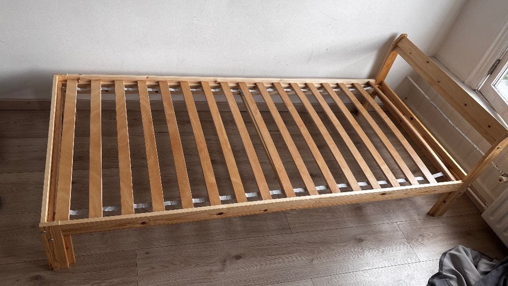 IKEA bed frame NEIDEN 90x200 (+ mattress), Ophalen, 90 cm, Eenpersoons, Bruin