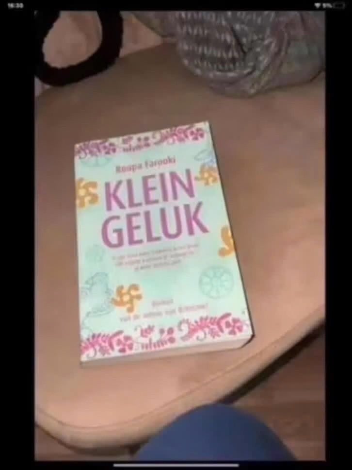 Klein Geluk - Boek van Roopa Farooki, Ophalen of Verzenden, Zo goed als nieuw, Nederland, Roopa Farooki