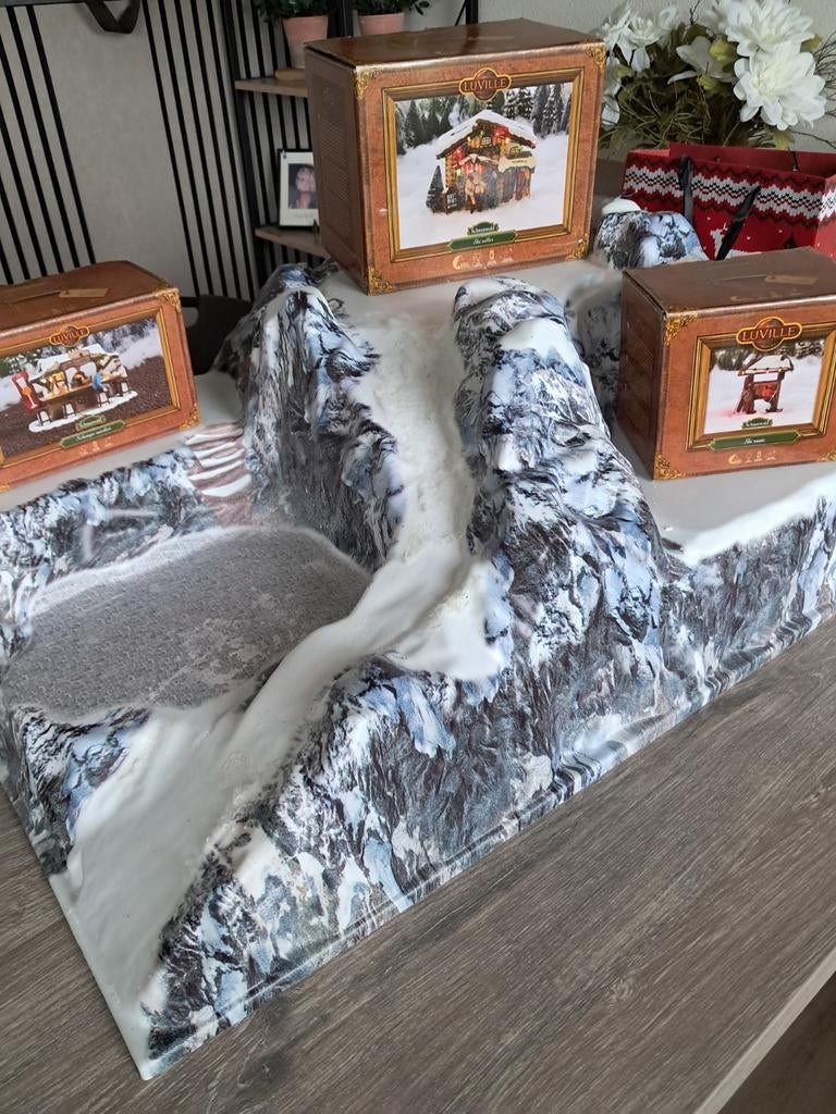 Groot skidorp incl 3 items van Luville, lemax figuren enz, Diversen, Kerst, Ophalen