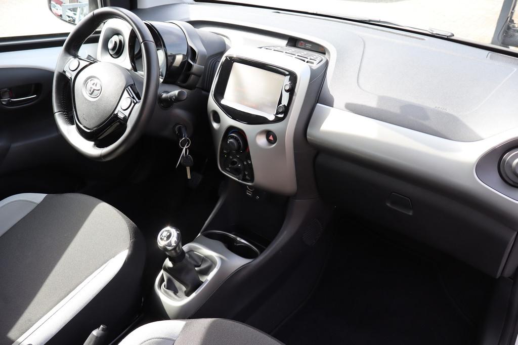 Toyota Aygo 1.0 VVT-i x-play Dealeronderhouden! Achteruitrij, Auto's, Toyota, Voorwielaandrijving, 12 maanden, Stof, Gebruikt
