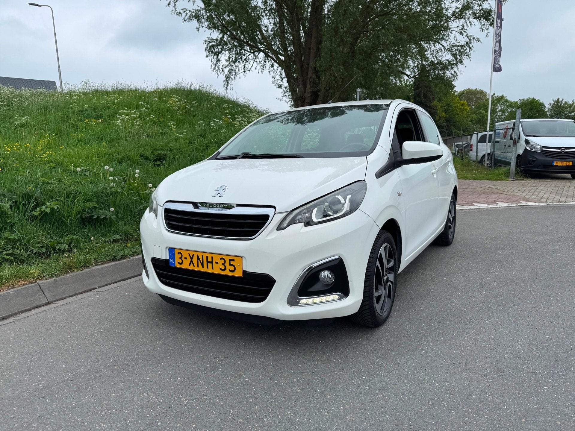 Peugeot 108 1.0 e-VTi Allure Airco LM velgen, Voorwielaandrijving, Euro 5, Gebruikt, 31 €/maand