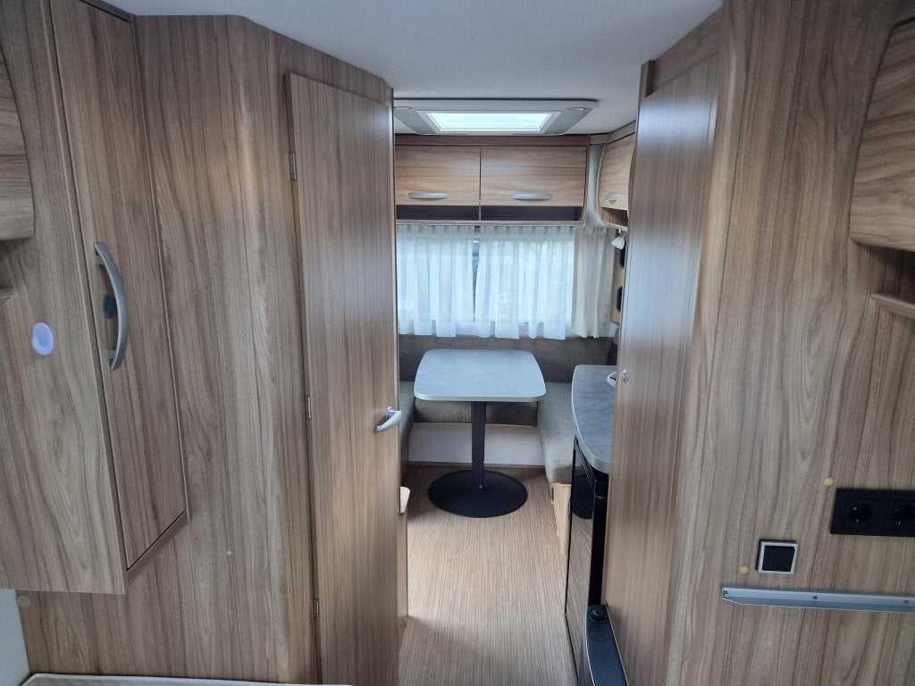 Eriba Nova Light 470 Enkele bedden - Luifel, Standaardzit, Bedrijf, 5 tot 6 meter, Eriba