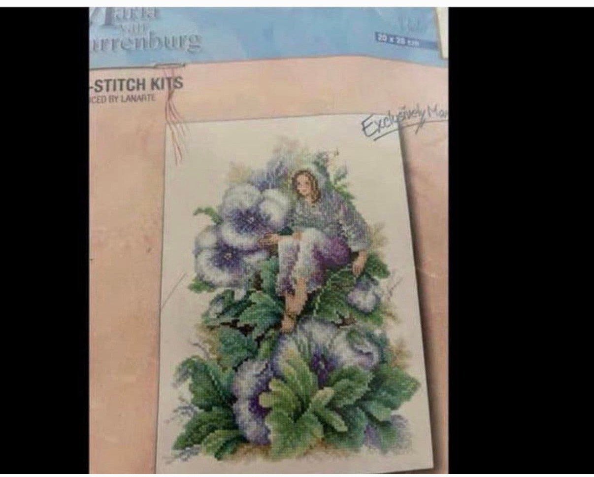 Borduurpakket van Maria van Scharrenburg, genaamd "Violet", Hobby en Vrije tijd, Borduren en Borduurmachines, Ophalen of Verzenden