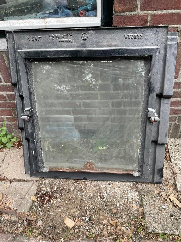 Oude gietijzer dakraam vintage uit 1929, Ophalen, Zo goed als nieuw, Minder dan 80 cm, Dakraam