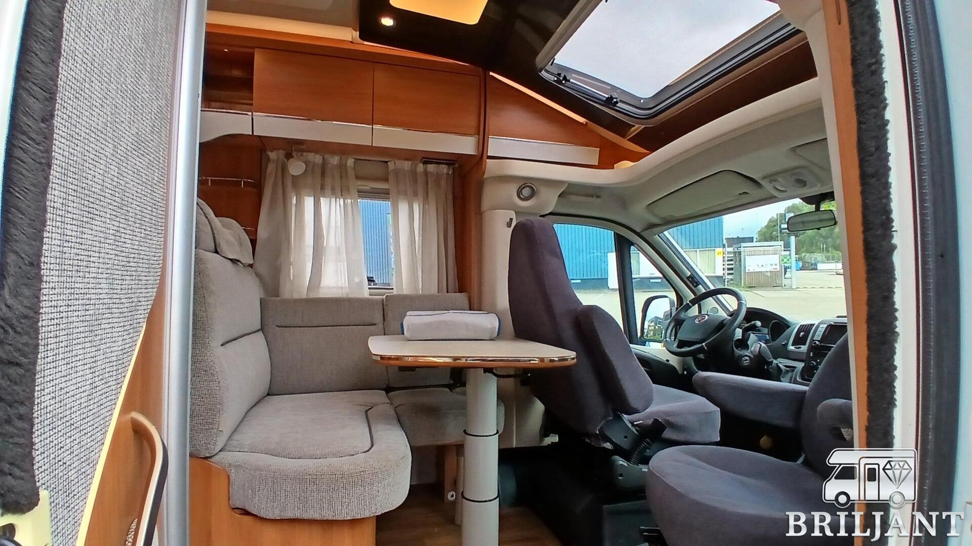 Foto 8 van Fiat Hymer T568 automaat/Enkelebedden/L-zit
