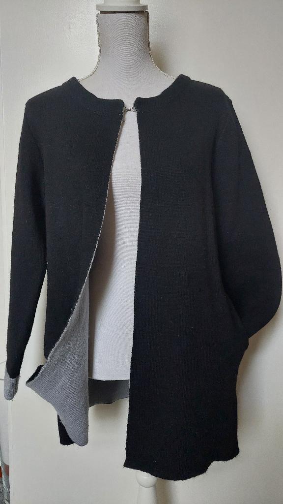 (VT13) Net zwart/grijs lang vest, Solange, S/M, Kleding | Dames, Ophalen of Verzenden, Zo goed als nieuw, Maat 38/40 (M), Zwart