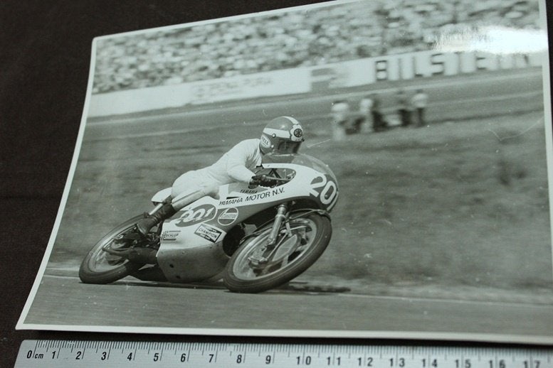 Foto coureur  Rodney Gould op Yamaha racer TT, Ophalen of Verzenden, Gelezen