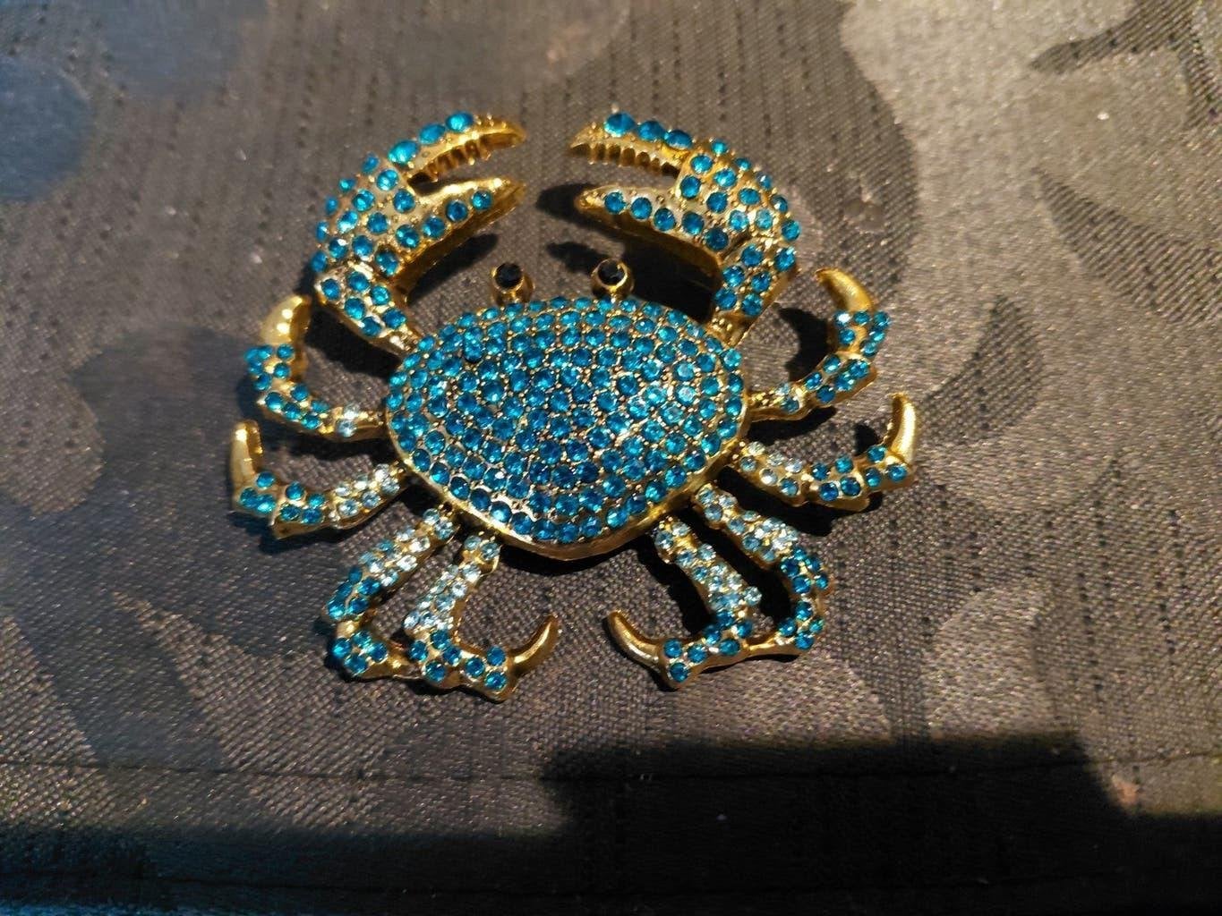 xx Broche Krab met Blauwe Strassteentjes xx, Overige materialen, 4 tot 7 cm, Blauw, Nieuw