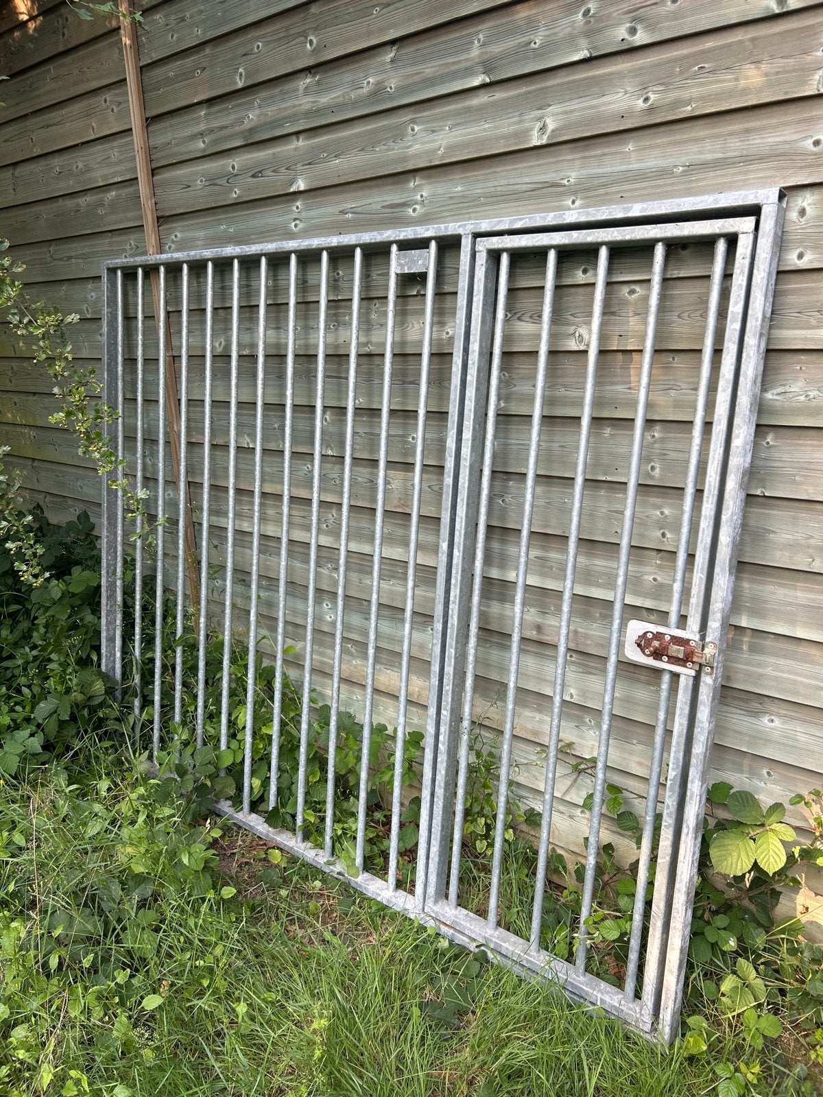 Stevig ijzeren hekwerk met poort - Gebruikt, Tuin en Terras, Tuinhekken en Hekwerk, Ophalen, Met poort, Gebruikt, Spijlenhekwerk