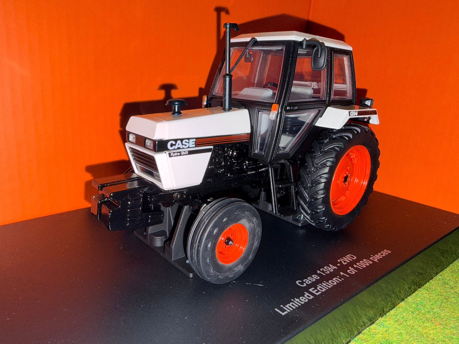 Case 1394 - 2WD, Ophalen of Verzenden, Nieuw, Tractor of Landbouw, Universal Hobbies
