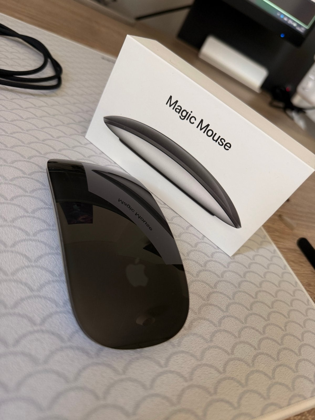 Apple Magic Mouse met Lightning kabel, Computers en Software, Muizen, Ophalen, Muis, Rechtshandig, Zo goed als nieuw