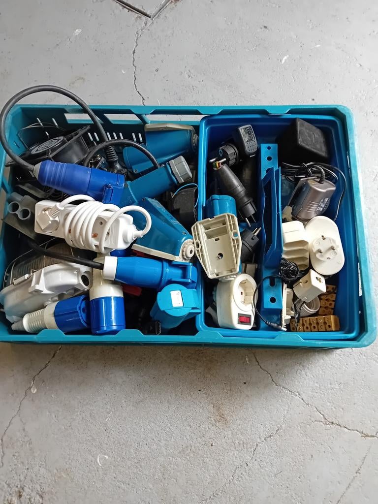 Te koop euro stekkers, Ophalen, Apparatuur
