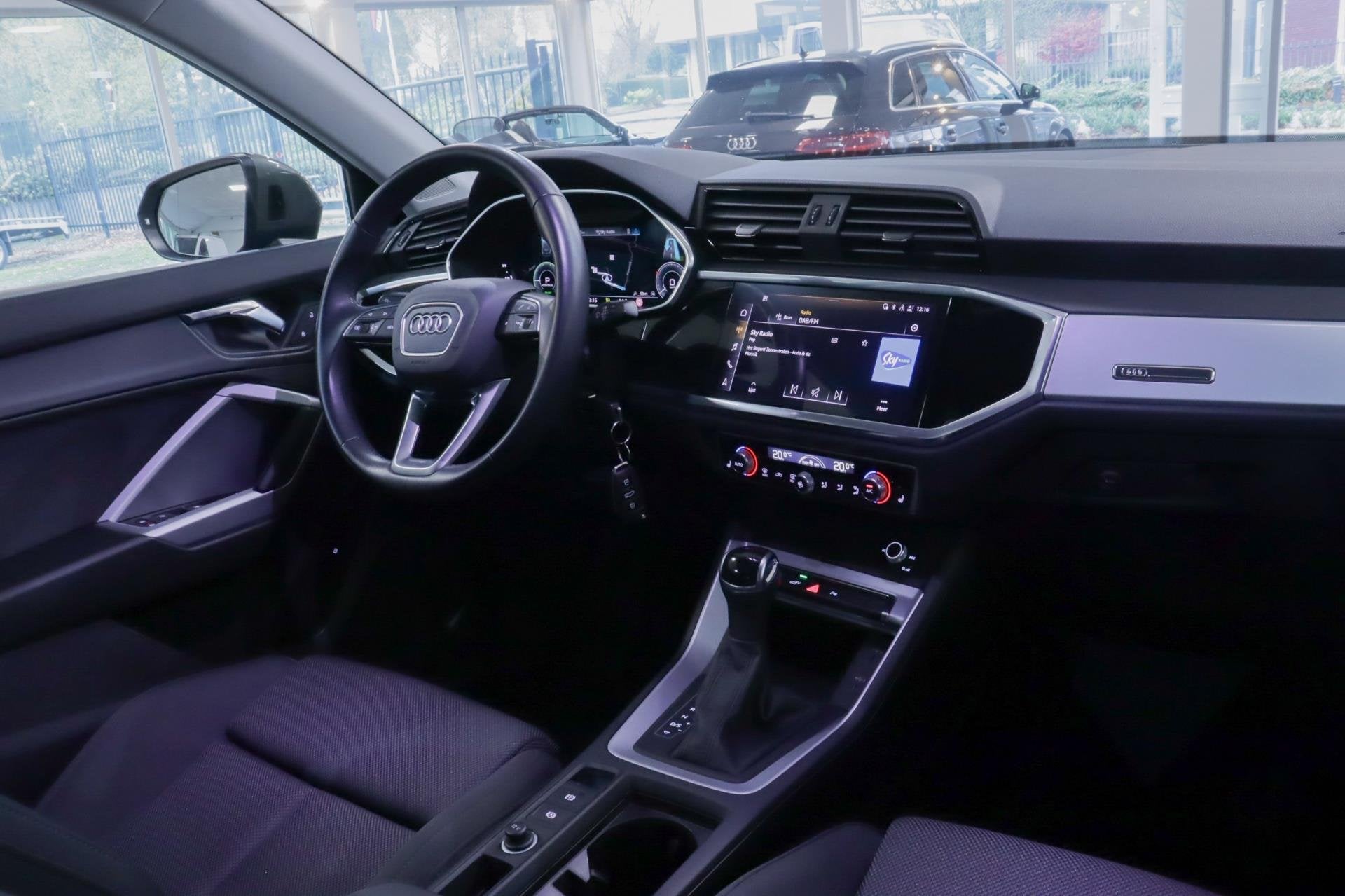 Audi Q3 45 TFSI e edition 245pk Chronos Grey/Virtual/ACC/Tre, Auto's, Dealer onderhouden, Stof, Gebruikt, 150 pk