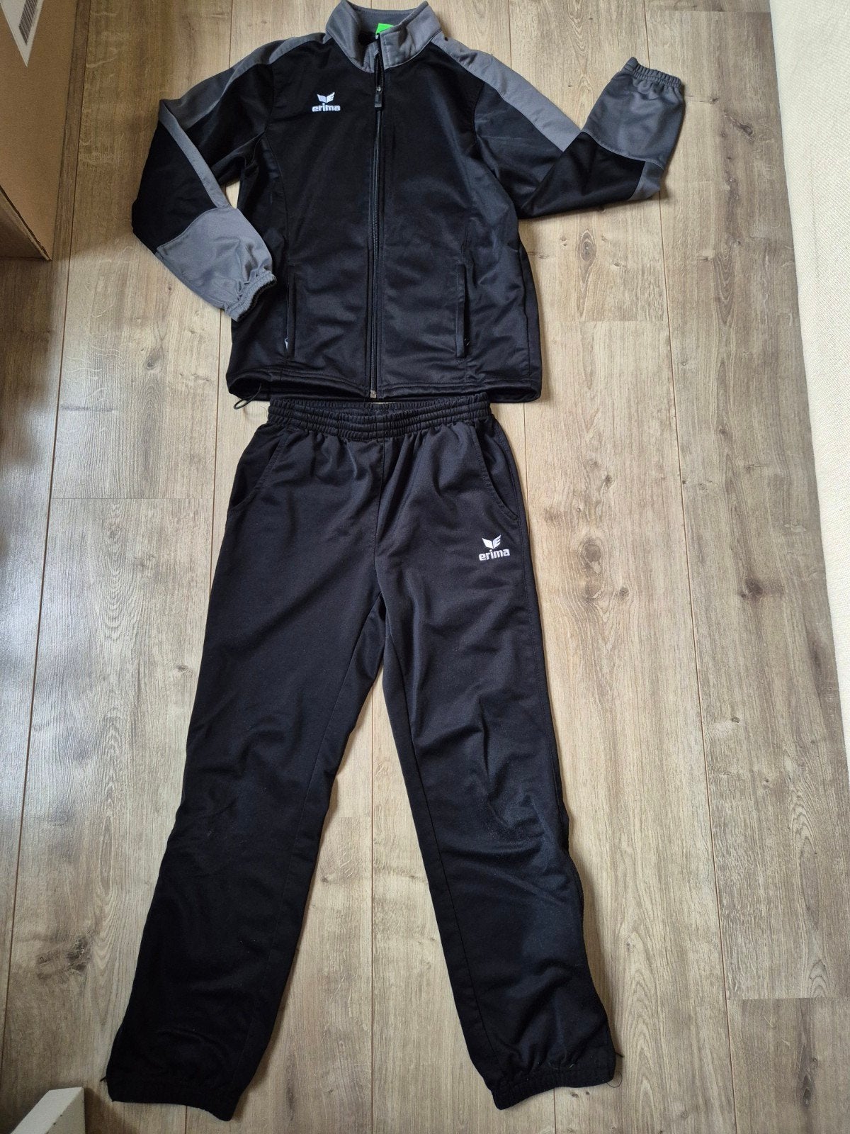 Erima trainingspak maat 140 zwart/grijs, Gebruikt, Jongen of Meisje, Erima, Sport- of Zwemkleding