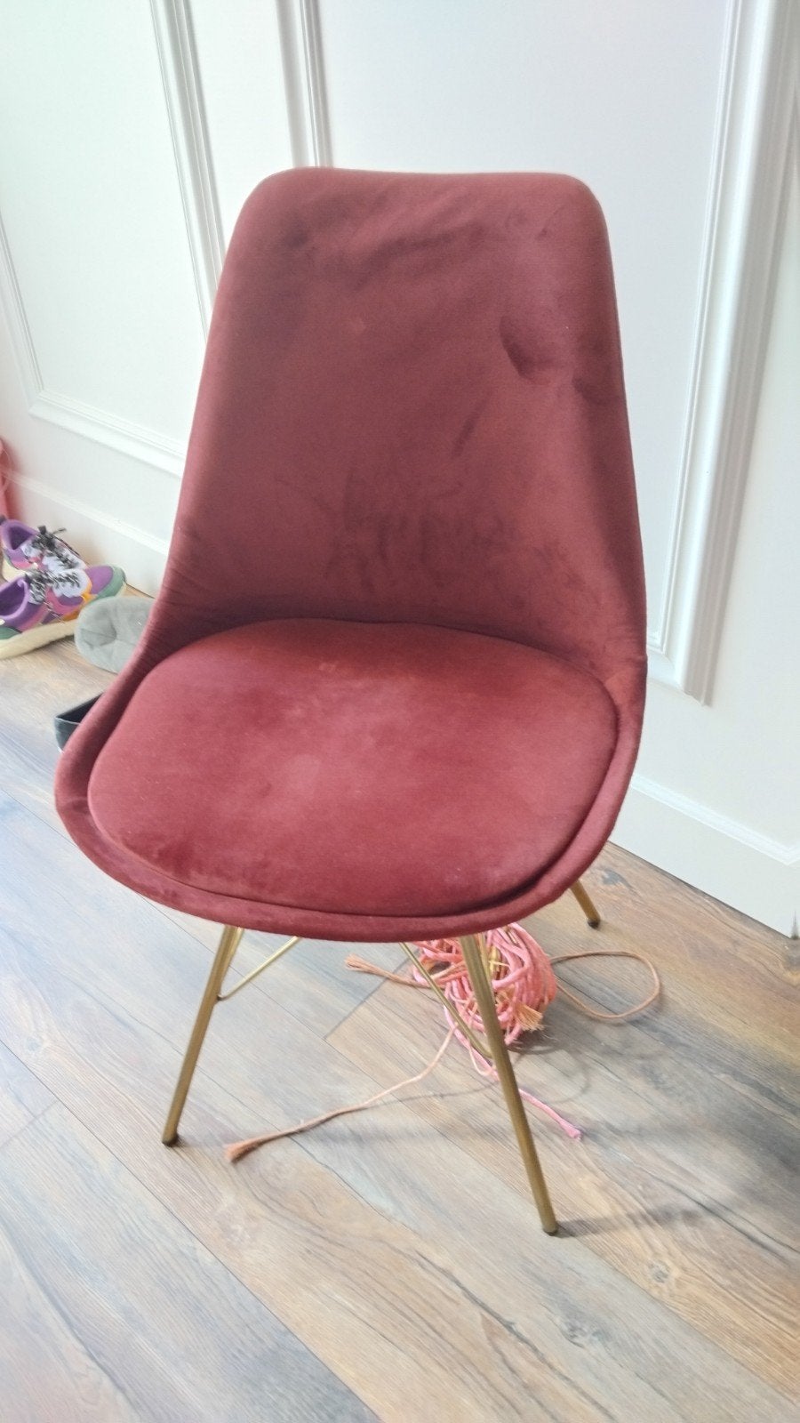 Rode velvet stoel met gouden onderstel, Huis en Inrichting, Stoelen, Ophalen, Rood, Stof, Eén