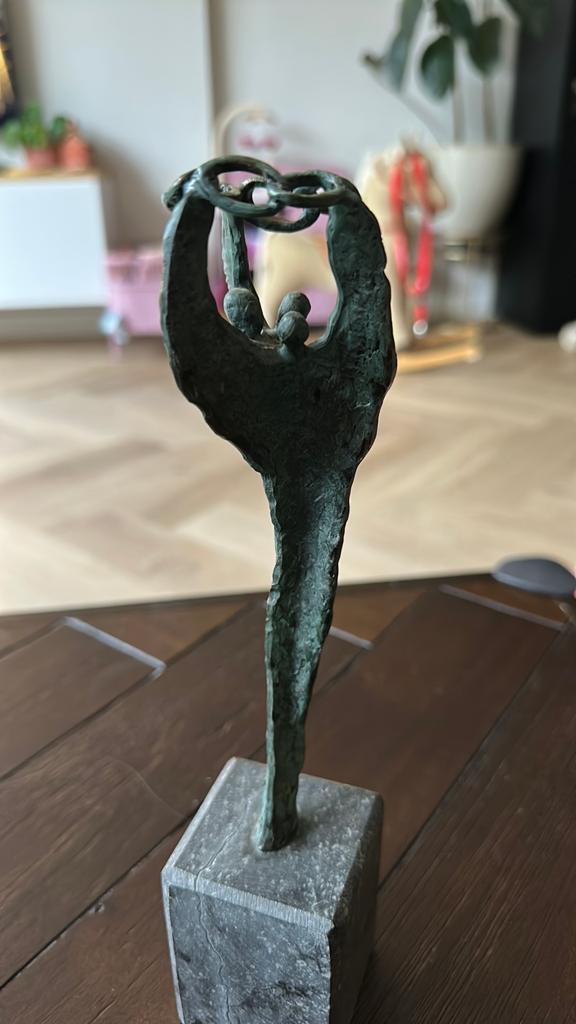 Artihove bronzen beeld 'Verbondenheid' op sokkel, Ophalen, Brons, Beeld, Abstract