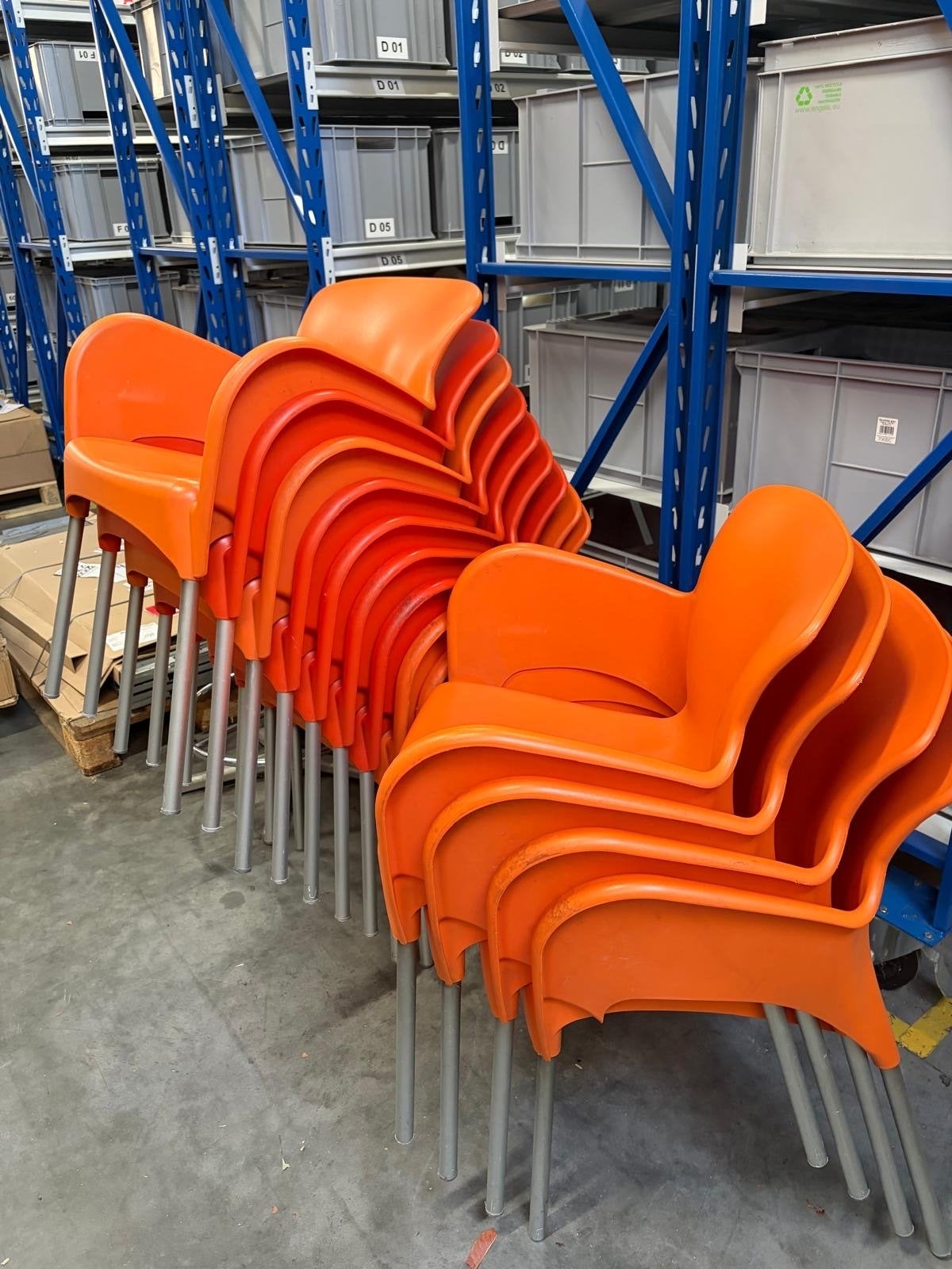 15 Oranje Stapelbare Kunststof Stoelen WK, Ophalen, Kunststof, Gebruikt, Overige kleuren