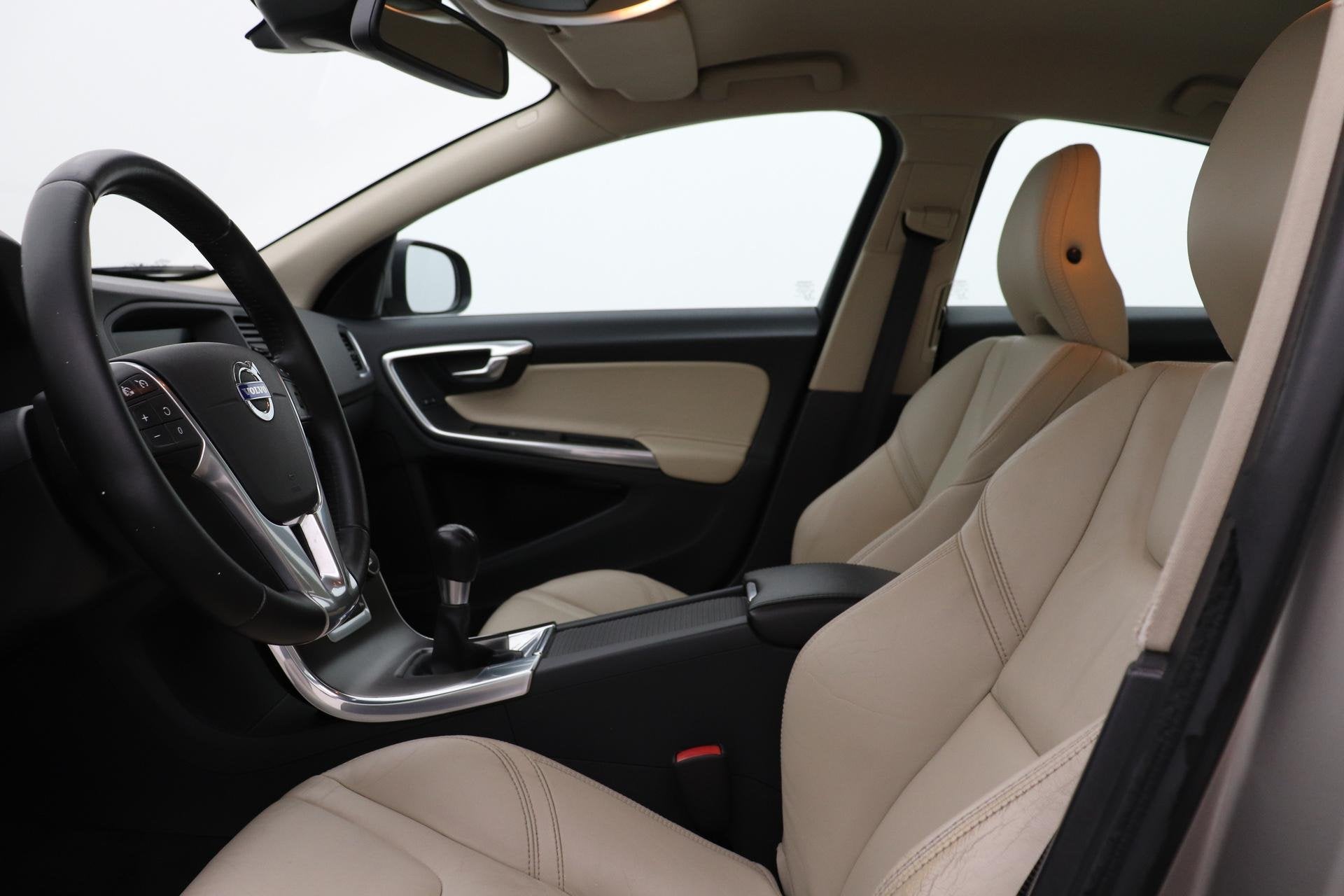 Volvo S60 1.6 T3 Momentum | Trekhaak | Cruise Control | Lede, Auto's, Voorwielaandrijving, Stof, Gebruikt, 4 cilinders