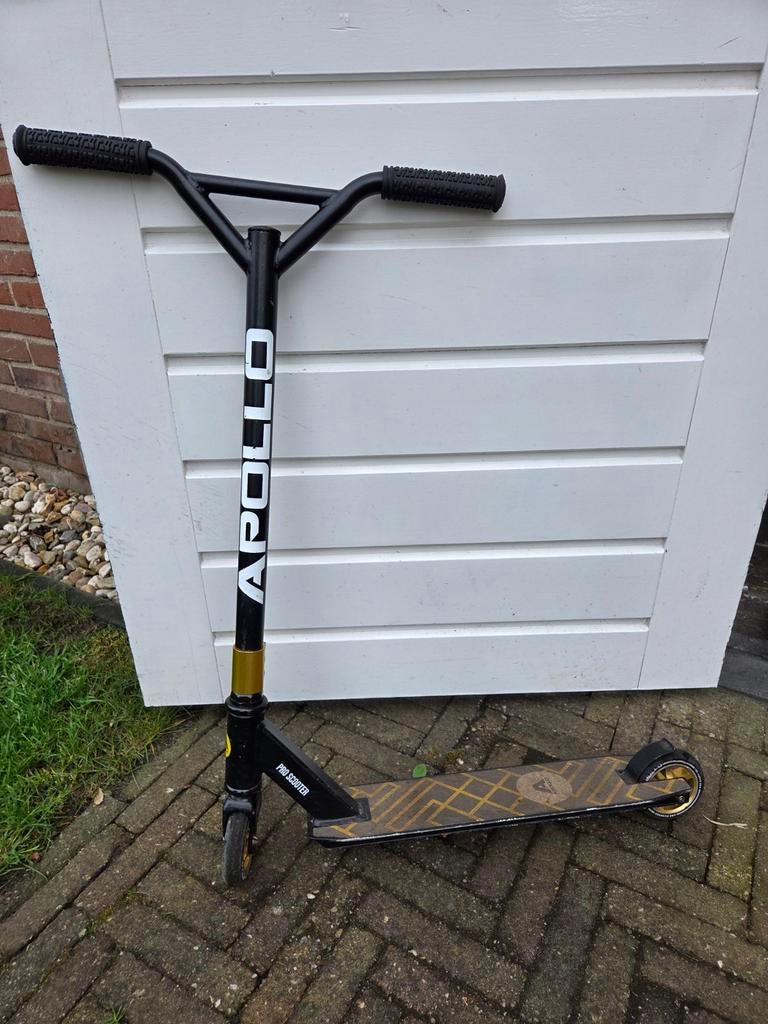 Apollo Pro genius Stuntstep Scooter - Zwart/Goud, Fietsen en Brommers, Steps, Ophalen of Verzenden, Gebruikt, Overige typen, Apollo