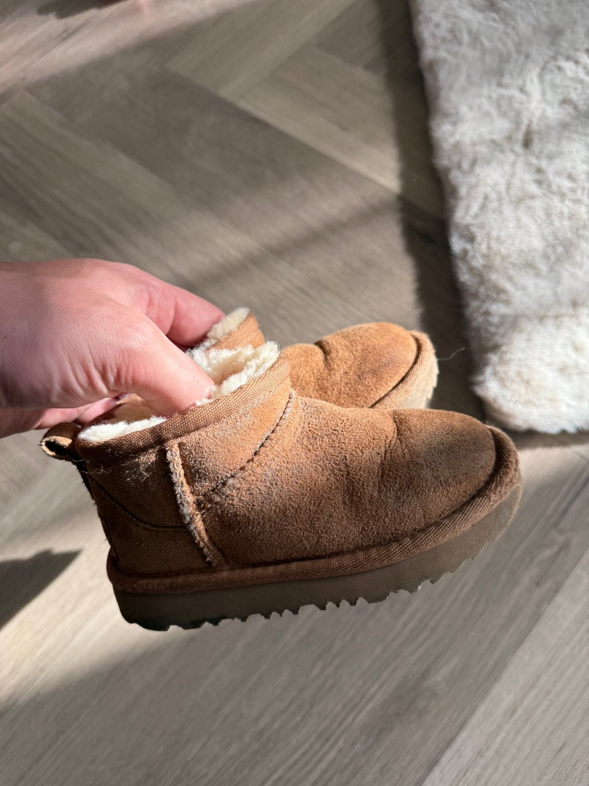 Ugg classic ultra mini chestnut 23.5, Ophalen of Verzenden, Zo goed als nieuw, Jongen of Meisje, Laarzen