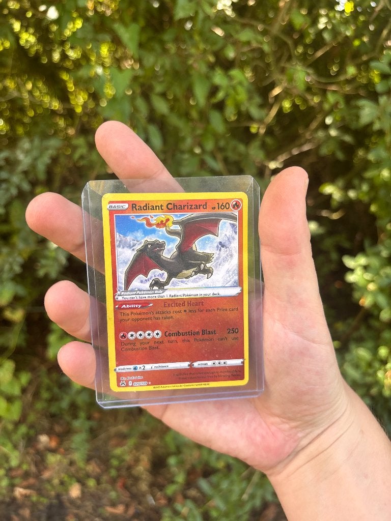 Radiant Charizard, Ophalen of Verzenden, Zo goed als nieuw, Losse kaart