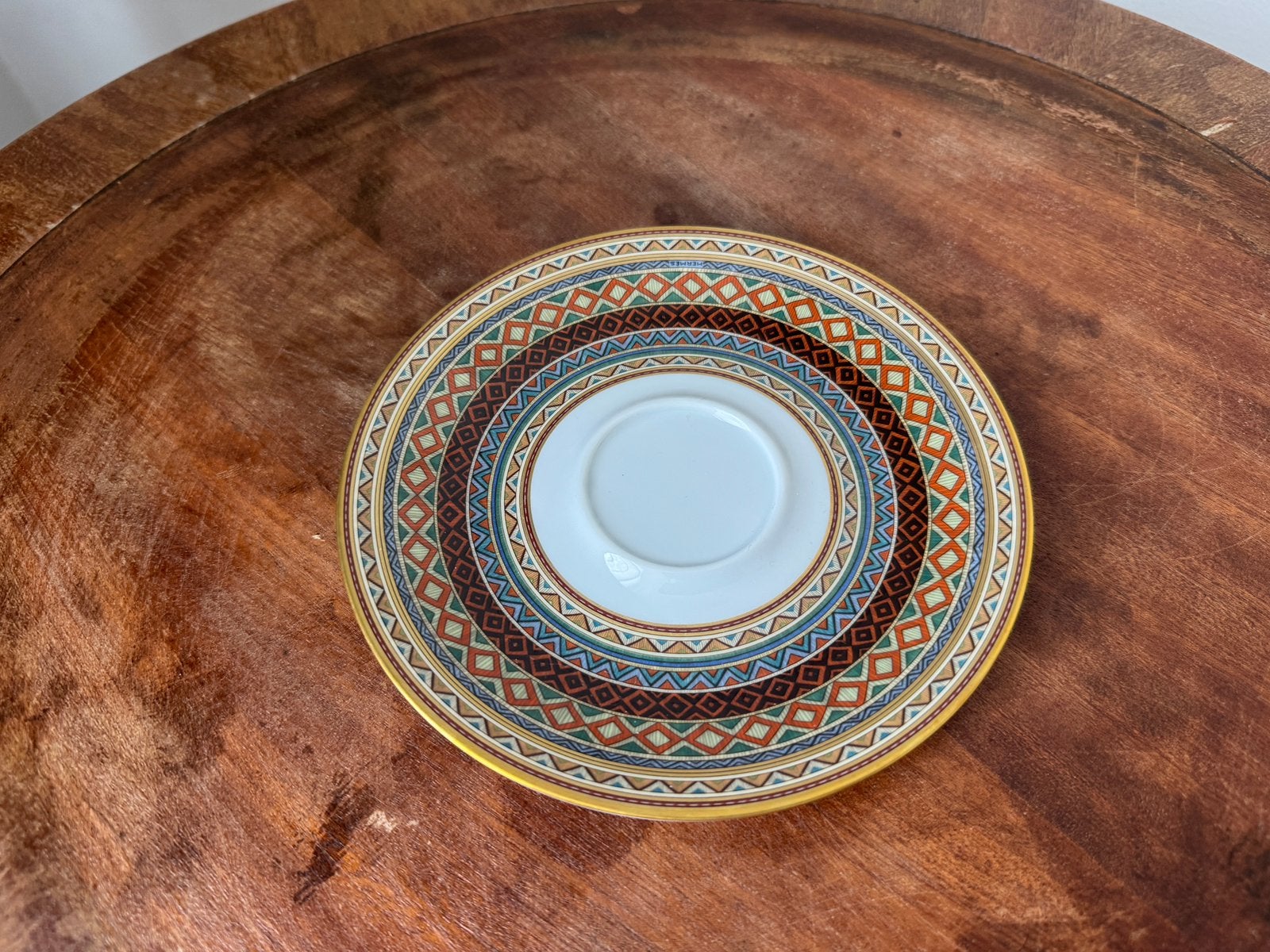 Hermès Cheval d’Orient saucer in porcelain, Huis en Inrichting, Ophalen of Verzenden, Zo goed als nieuw, Overige stijlen, Kop(pen) en/of Schotel(s)