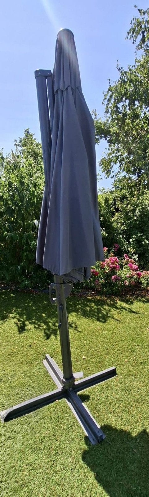 Zo goed als nieuwe draaibare zweefparasol met hoes, Tuin en Terras, Parasols, Ophalen