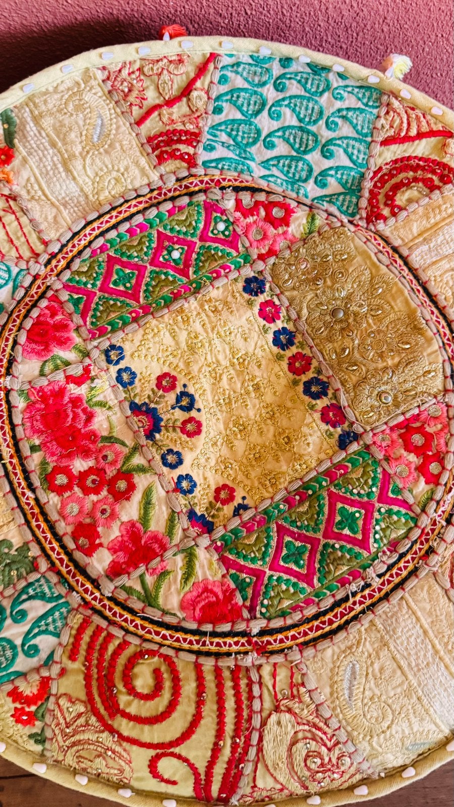 Ibiza Poef met Patchwork en Borduurwerk, Ophalen, Rond, Zo goed als nieuw, Stof