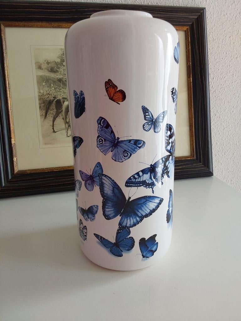 Delfts blauw vaas met blauwe vlinders - Decoratieve vaas, Ophalen of Verzenden