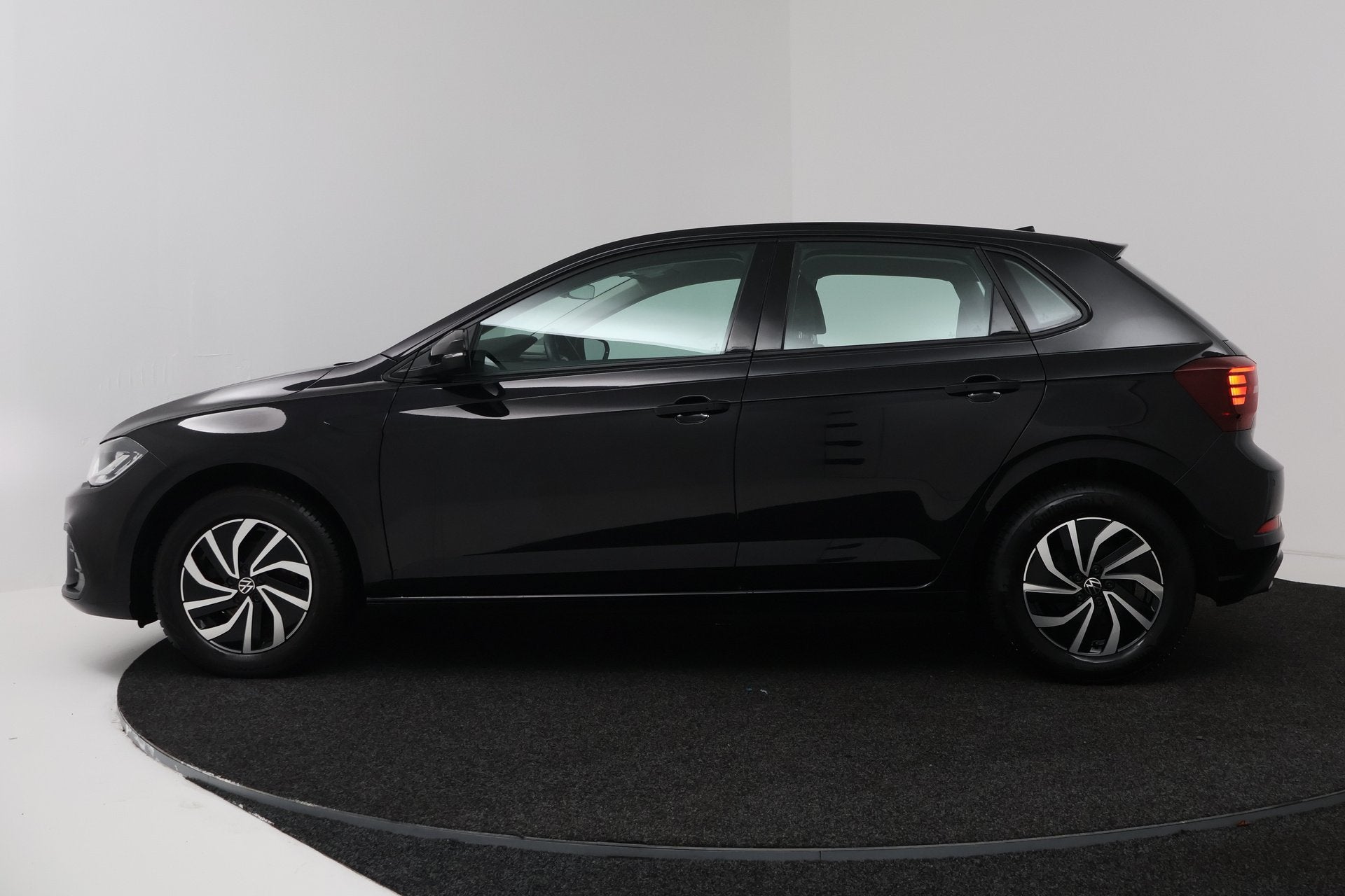 Volkswagen Polo 1.0 TSI Life Business (STOELVERWARMING, CAME, Voorwielaandrijving, Stof, Gebruikt, 580 kg