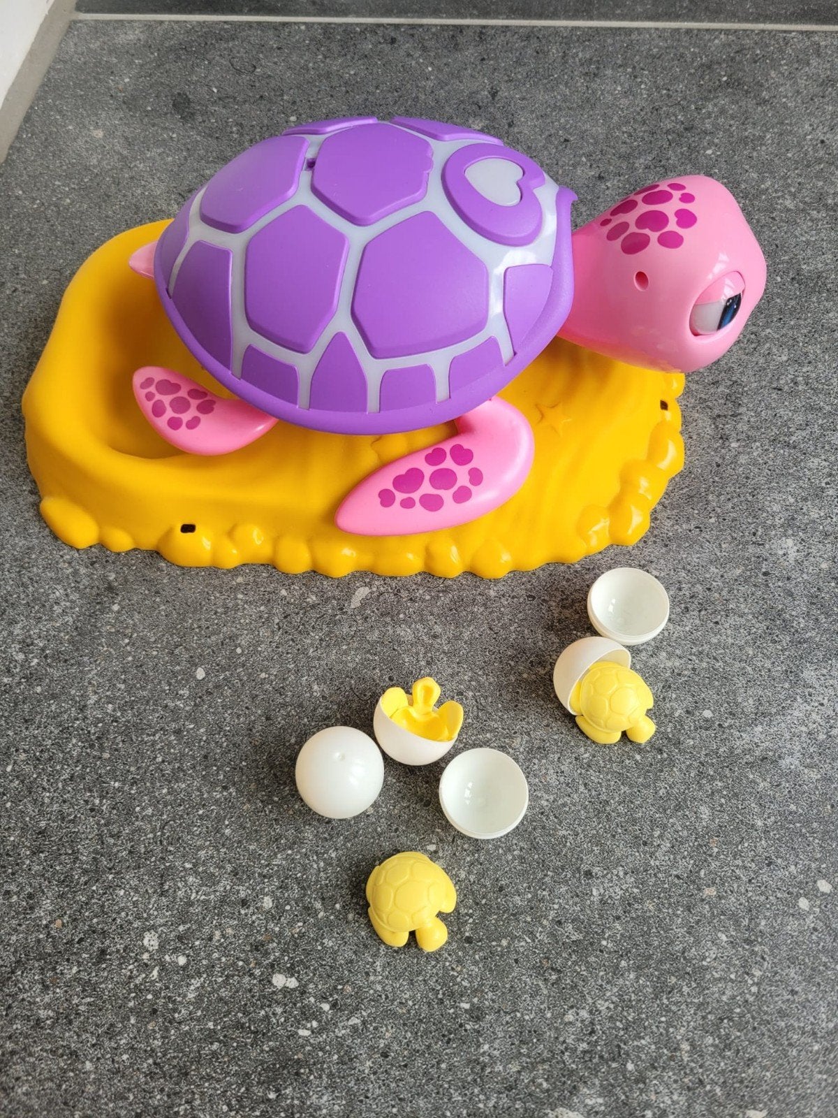 Schildpad met baby's, Ophalen of Verzenden, Zo goed als nieuw, Jongen of Meisje