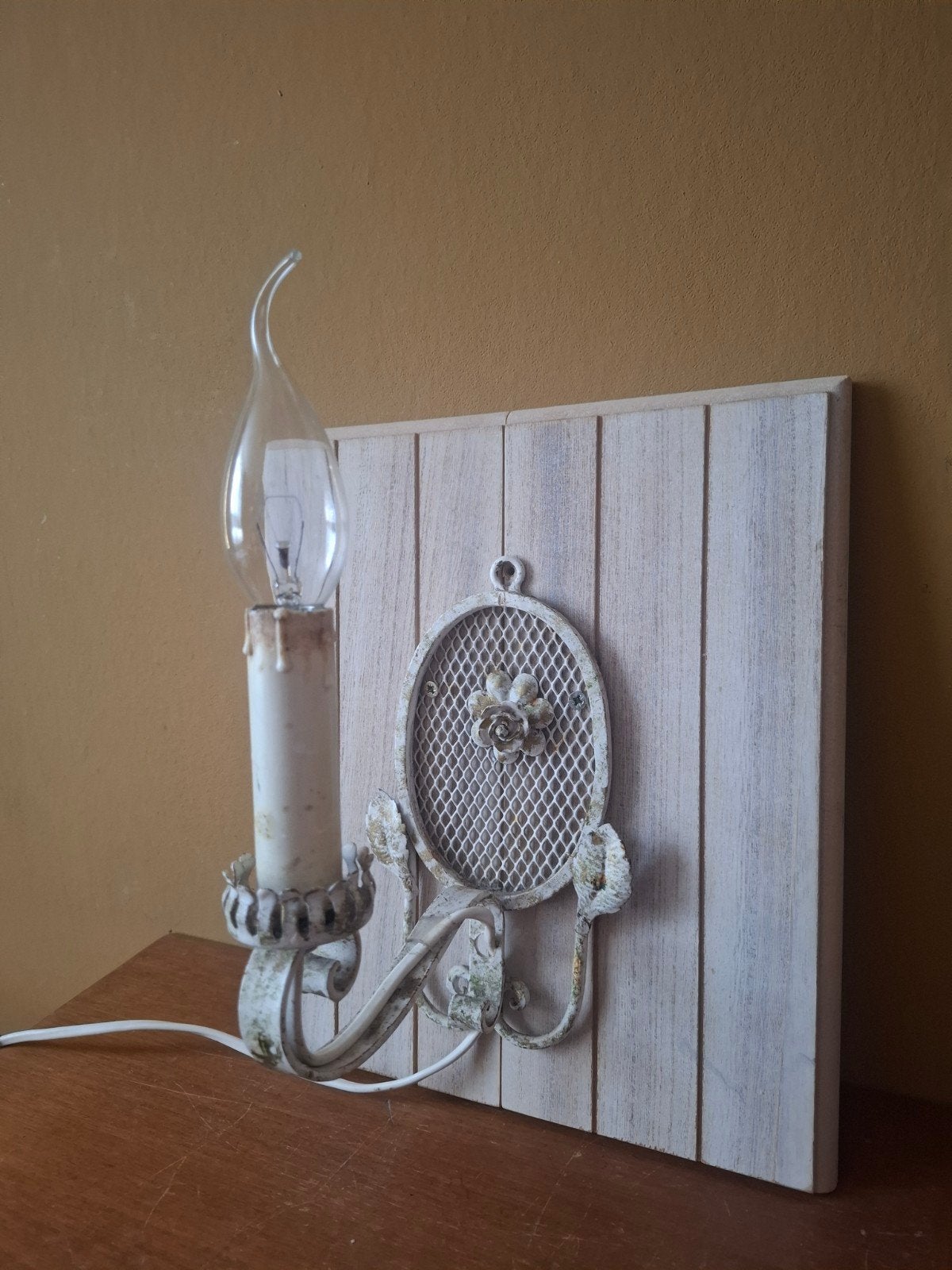 Vintage wandlamp met houten achterplaat, Antiek en Kunst, Ophalen of Verzenden