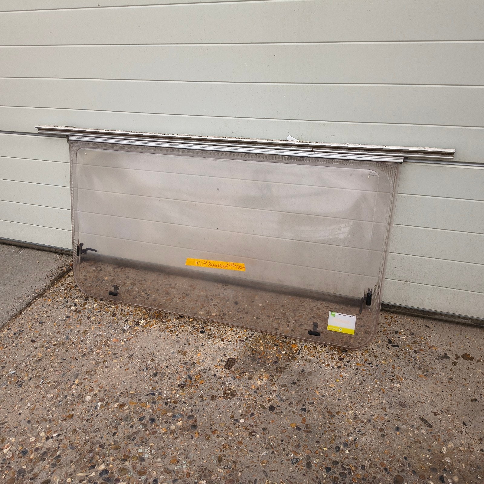 Kip Caravan raam 136x72.5cm - o.a. Kip Kompakt, Ophalen, Gebruikt
