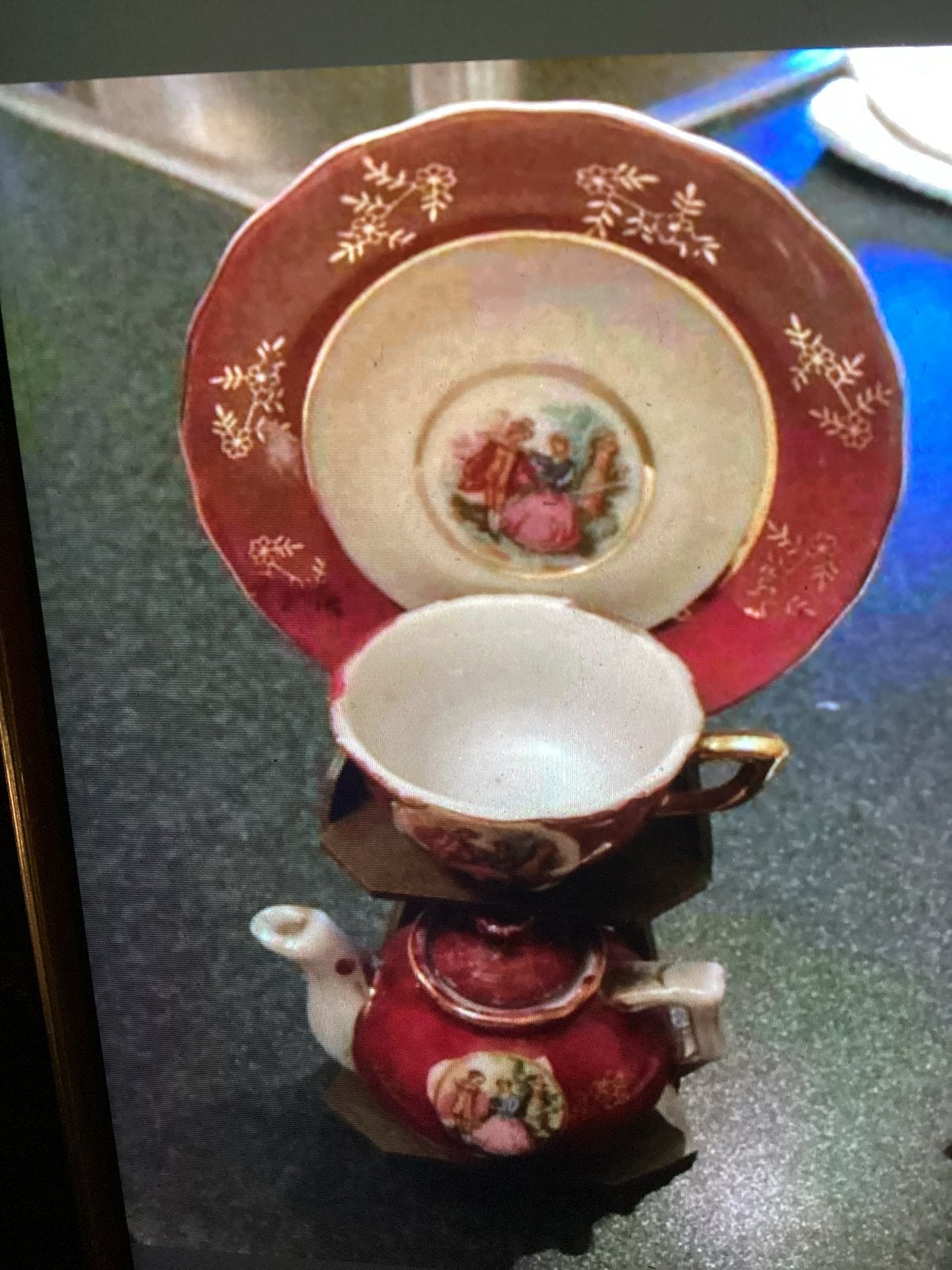 Mini Decoratie Serviesje - Rood met Gouden Details, Ophalen of Verzenden, Zo goed als nieuw, Overige materialen