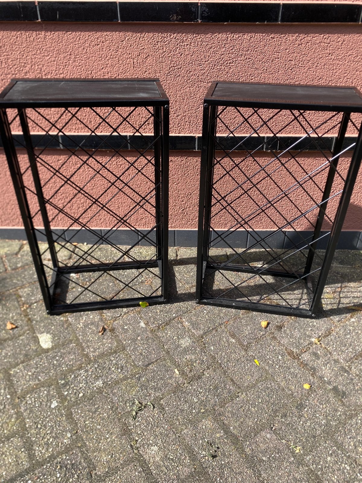 2 Wijnrekken van zwart metaal voor elk 23 flessen, Ophalen, Gebruikt, Metaal, 15 tot 25 flessen