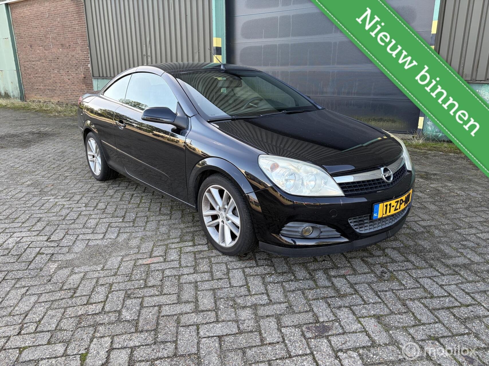 Opel Astra TwinTop 1.8 Enjoy, Auto's, Gebruikt, 4 cilinders, Cabriolet, 4 stoelen