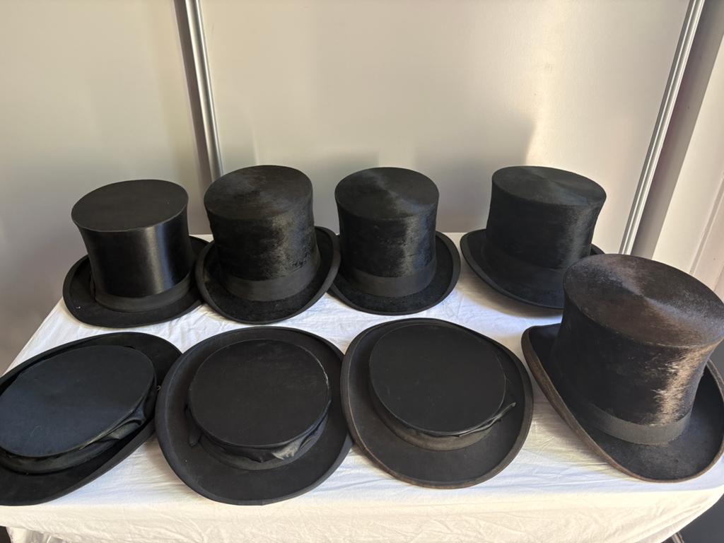 Partij 8 hoge hoeden- vintage -ideaal voor theater decoratie, Ophalen of Verzenden, Zo goed als nieuw