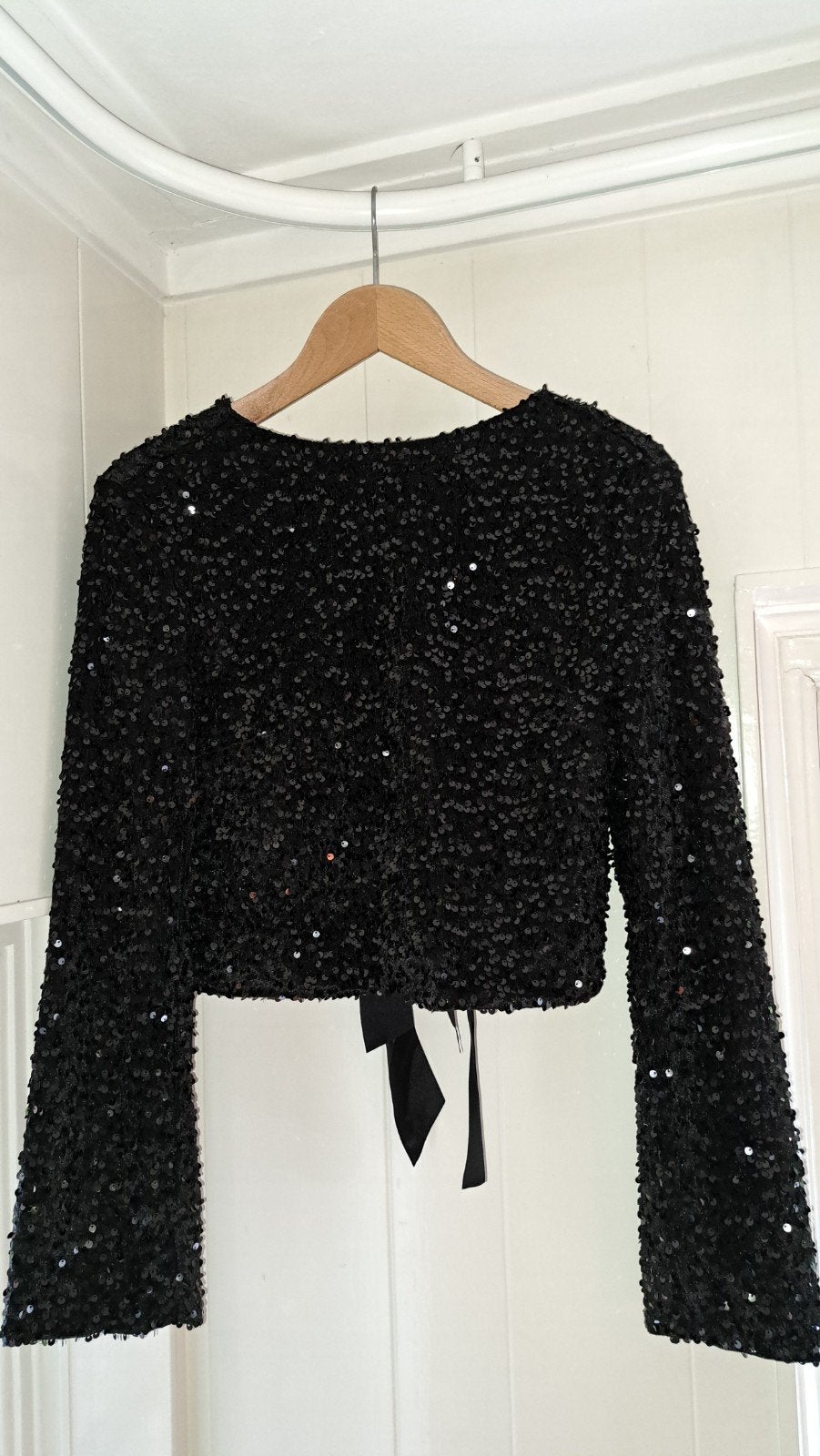 Zwarte pailletten crop top met strikdetail, Amisu, Ophalen of Verzenden, Zo goed als nieuw