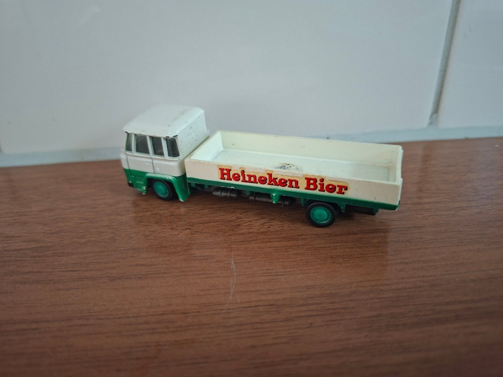 Heineken bier vrachtwagen model Schuco., Verzamelen, Ophalen of Verzenden, Lichtbak of (neon) lamp