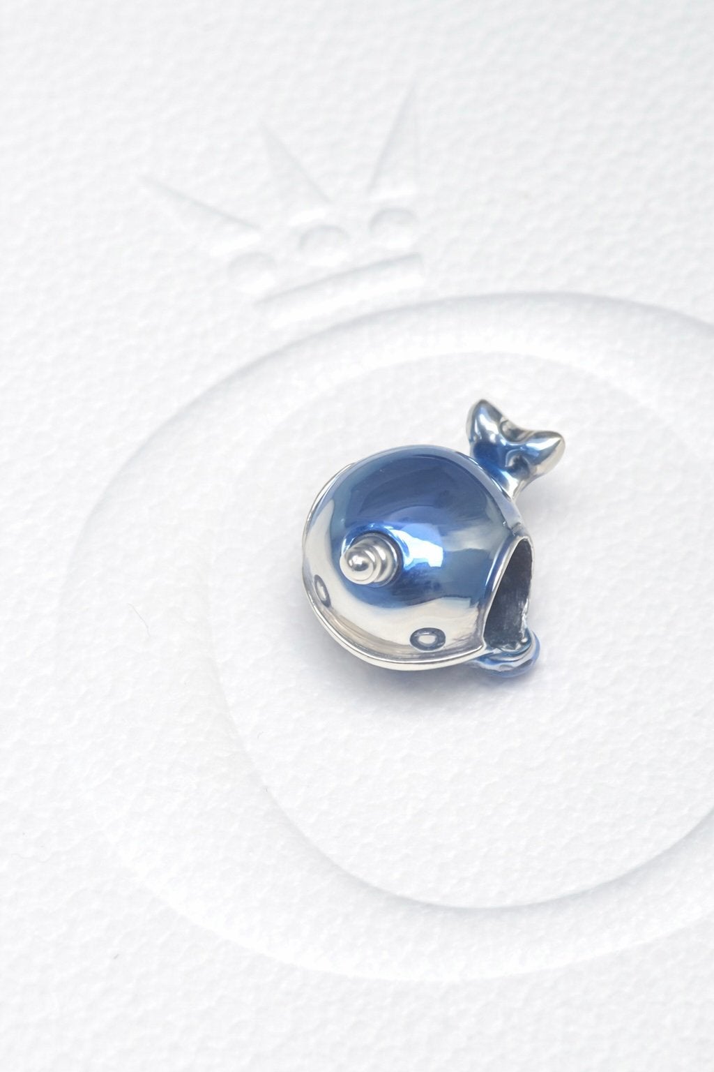 NIEUW Pandora Shimmering Narwhal bedel met blauw enamel, Ophalen, Nieuw, Zilver, Pandora