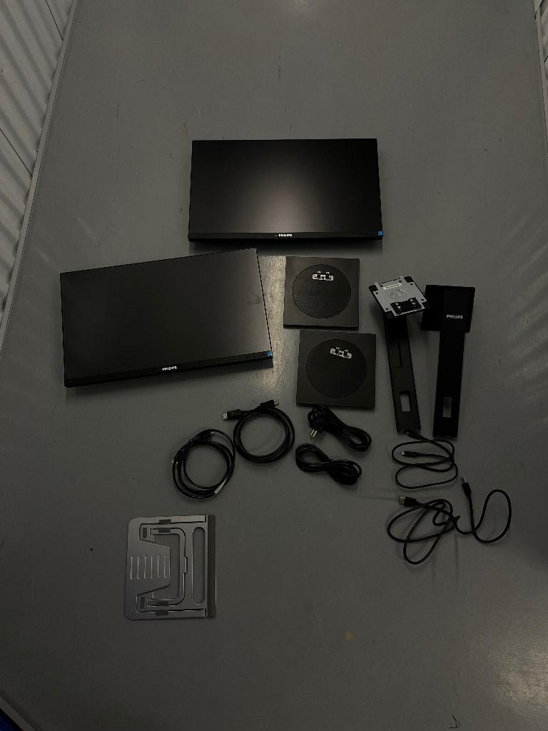 2 maal zwarte phillips monitoren, Ophalen, Philips, HD, In hoogte verstelbaar