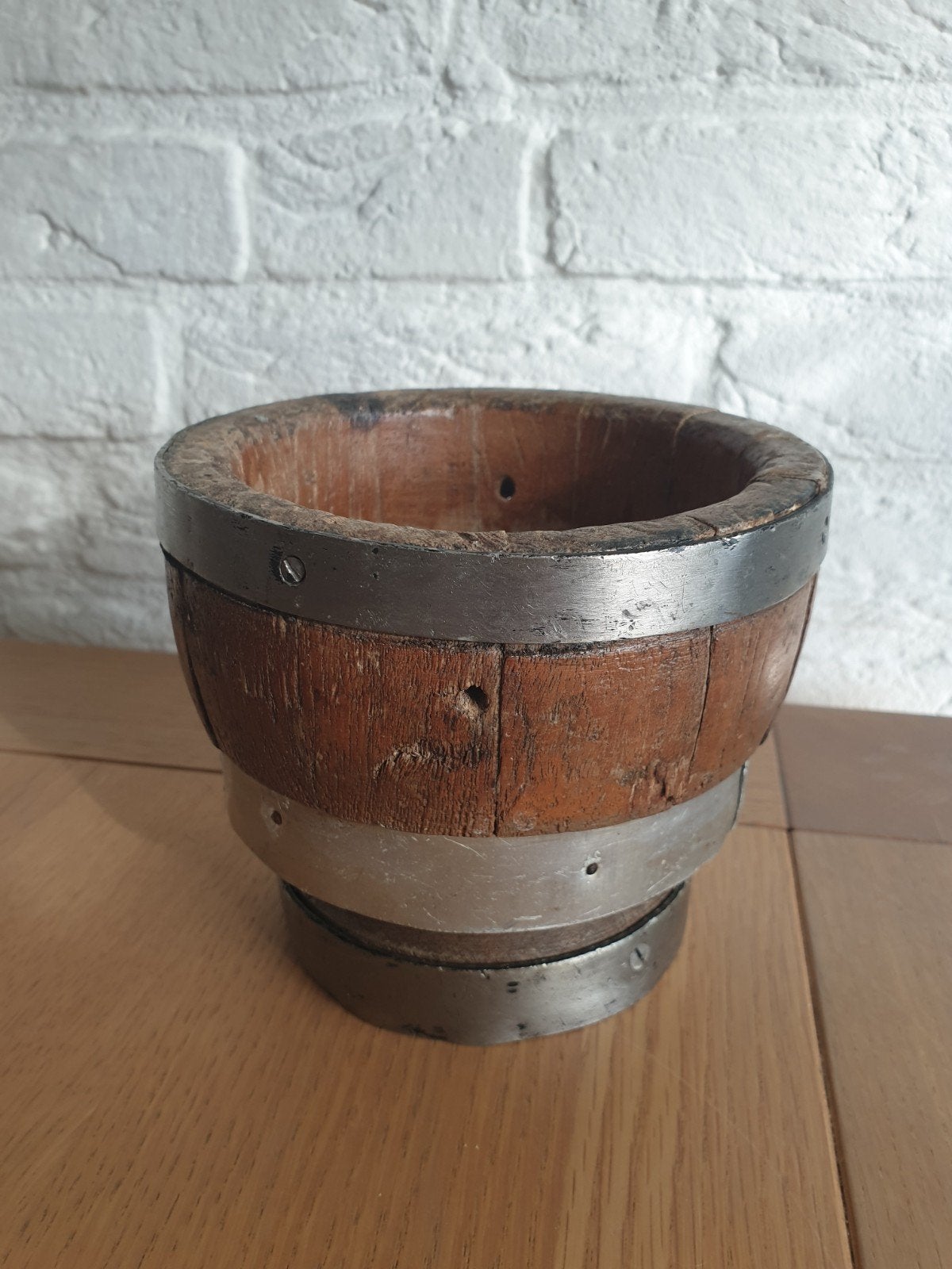 Antieke houten kaasmal. Klein. H 12 cm. Ø 14 mm. Bloempot., Tuin en Terras, Bloempotten, Ophalen of Verzenden, Gebruikt, Rond