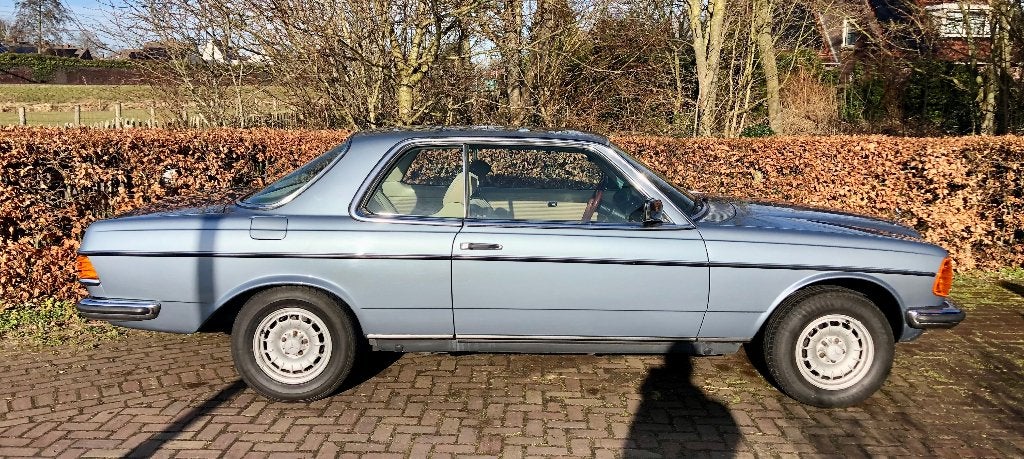 Mercedes 200-SERIE