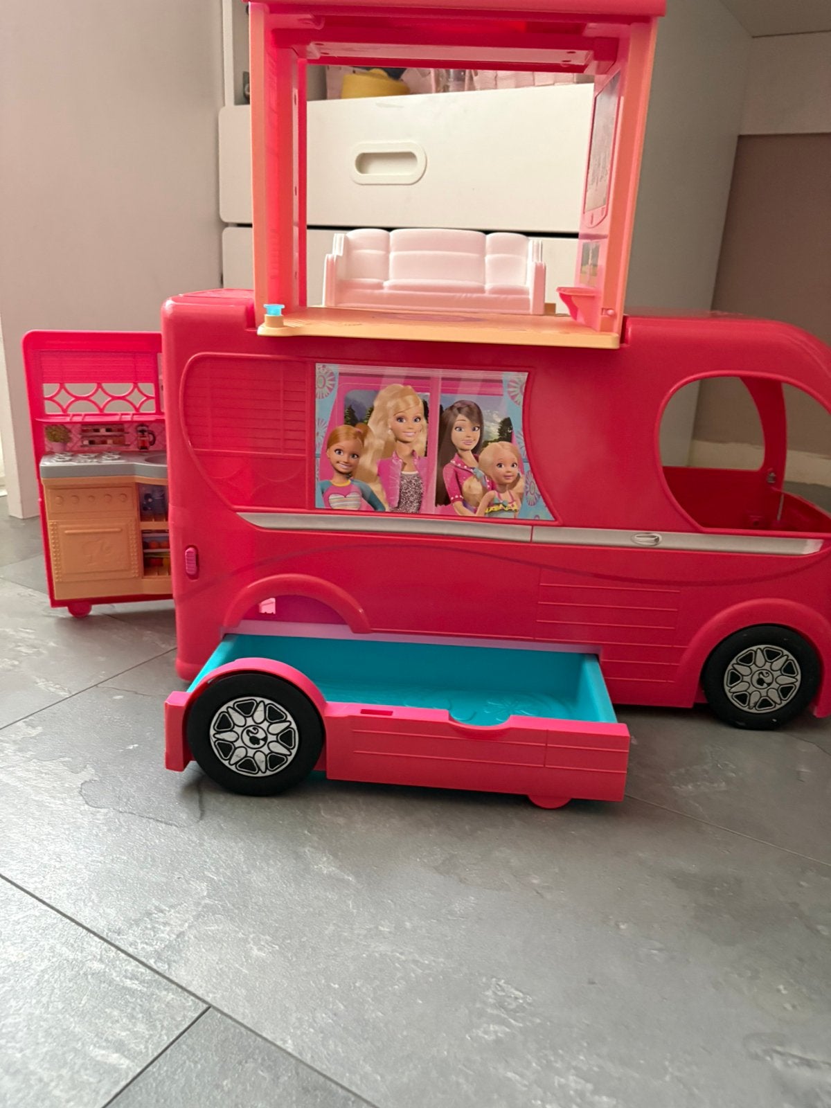 Barbie camper met glijbaan zwembad etc, Ophalen, Zo goed als nieuw, 180 cm of meer, 70 tot 85 cm