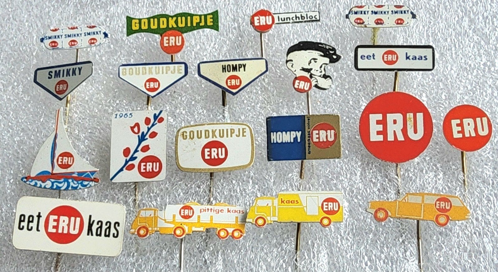 19 Vintage ERU Kaas Speldjes - Unieke Collectie, Verzamelen, Ophalen of Verzenden, Gebruikt, Overige onderwerpen, Speldje of Pin