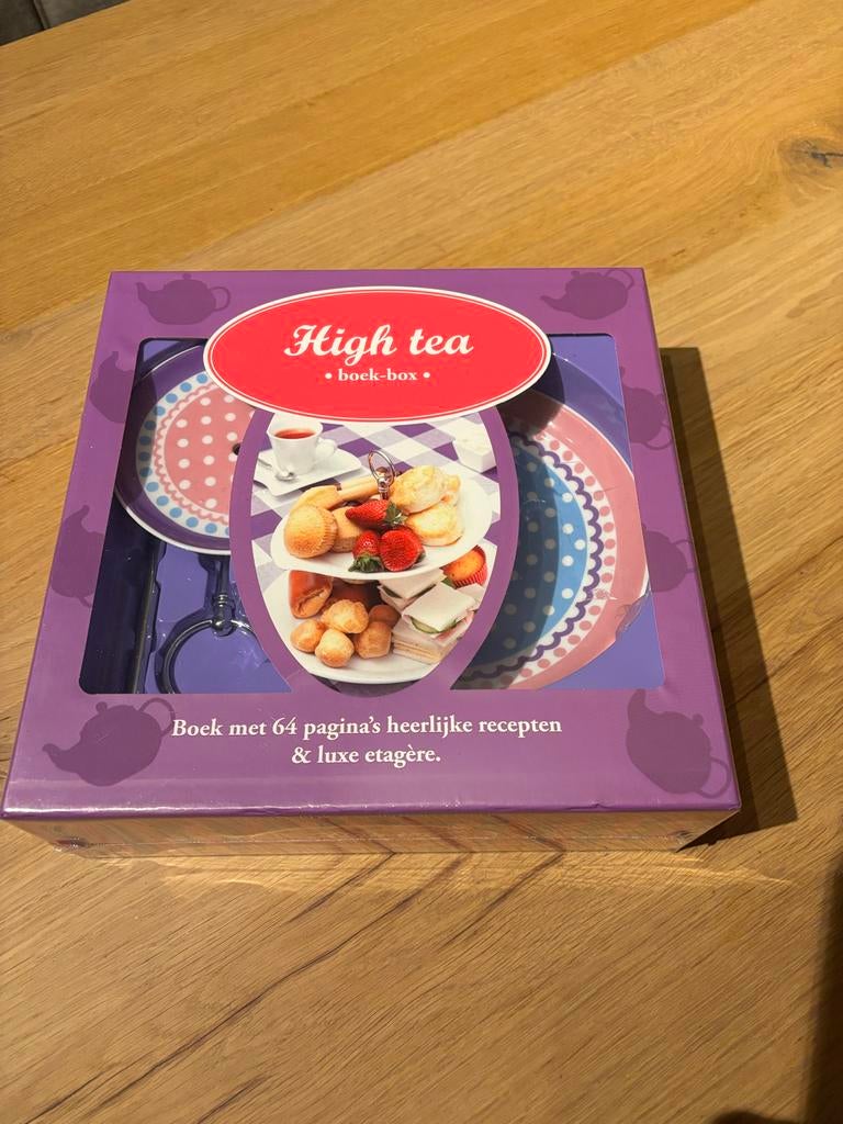 High Tea Boek-box met recepten en luxe etagère, Ophalen of Verzenden, Nieuw, Europa, Voorgerechten en Soepen