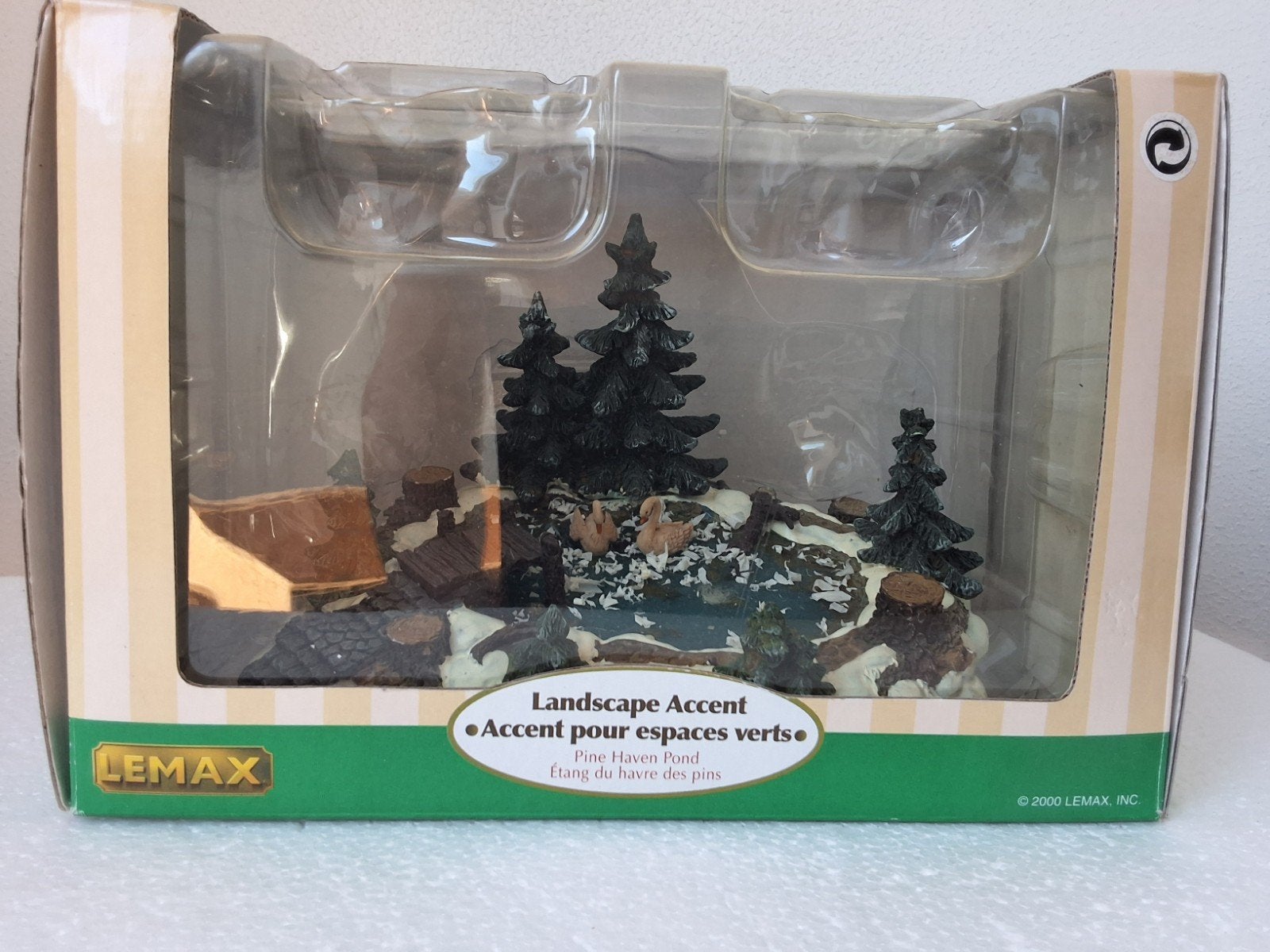 Lemax Pine haven pond, Diversen, Kerst, Ophalen of Verzenden, Zo goed als nieuw