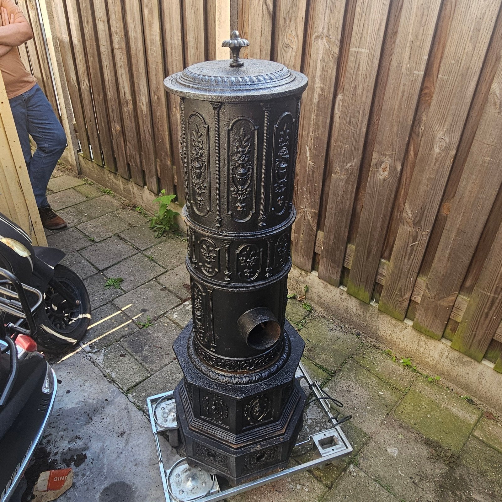 Antieke gietijzeren potkachel - decoratief en functioneel, Potkachel, Gebruikt, Ophalen of Verzenden, Vrijstaand