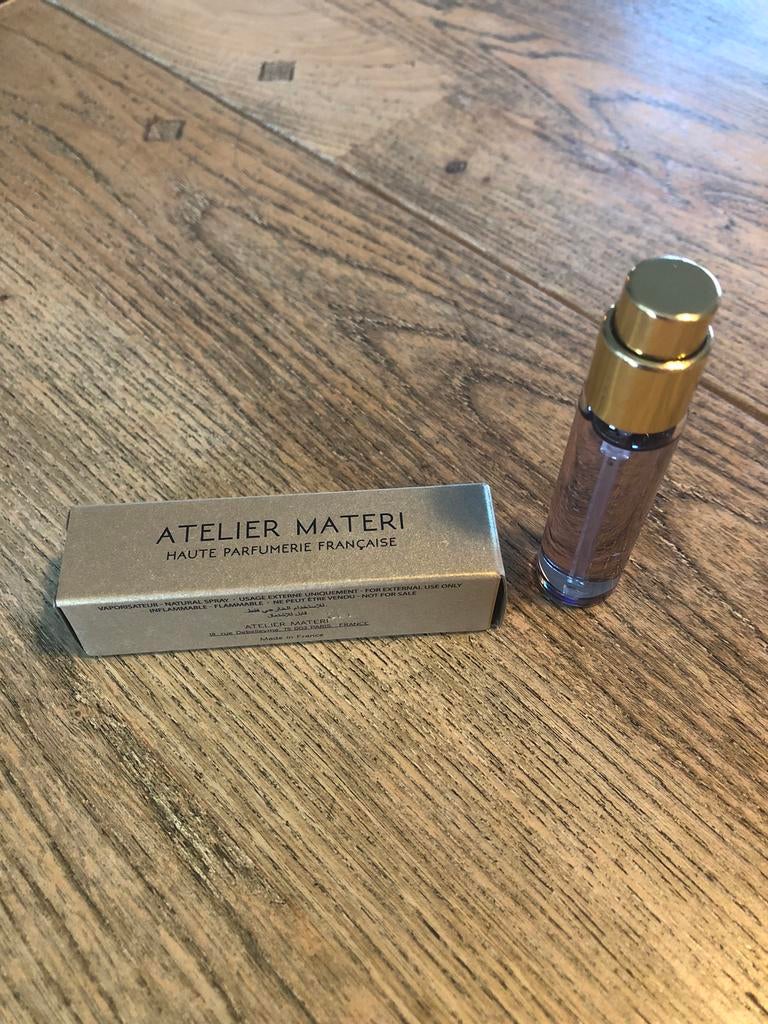 Atelier Materi “ Burgundy Oud “, 7,5 ml extrait de parfum., Sieraden, Tassen en Uiterlijk, Ophalen of Verzenden, Nieuw