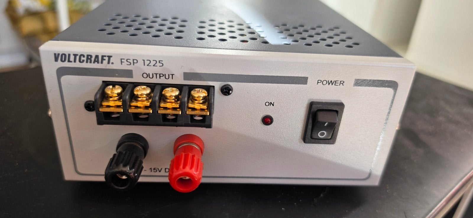 VOLTCRAFT FSP 1225 Labvoeding, 11 - 15 V 25 A 375 W, Ophalen of Verzenden, Zo goed als nieuw